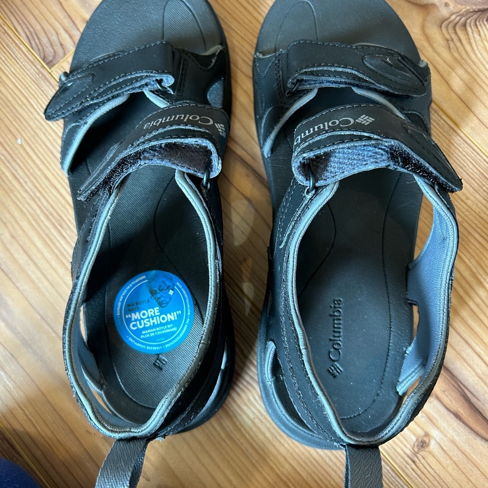 New in box Columbia men’s size 8 sandals